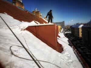 STARWORK odstraňování sněhu ze střech Praha