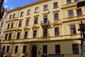Výškové práce - Rekonstrukce památkově chráněné fasády v centru Prahy - STARWORK